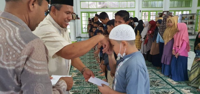 SMAN Modal Bangsa Berbagi Dalam Acara Santunan Dan Buka Puasa Bersama Anak Yatim