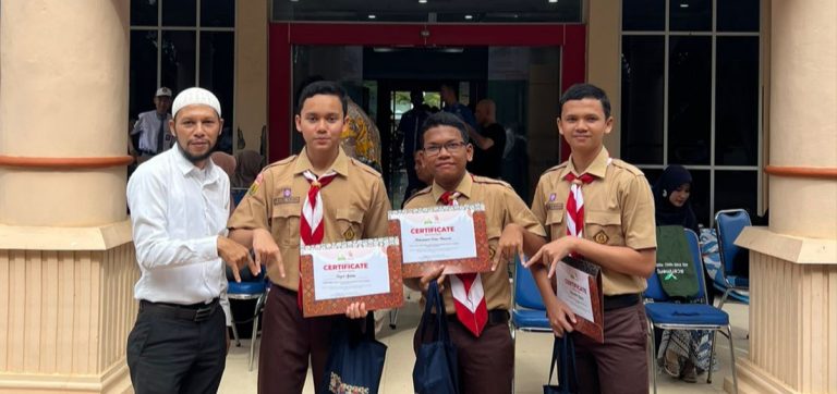 Tiga Peraih Medali Olimpiade didapuk Menjadi Pemuda Berprestasi oleh Dispora Aceh