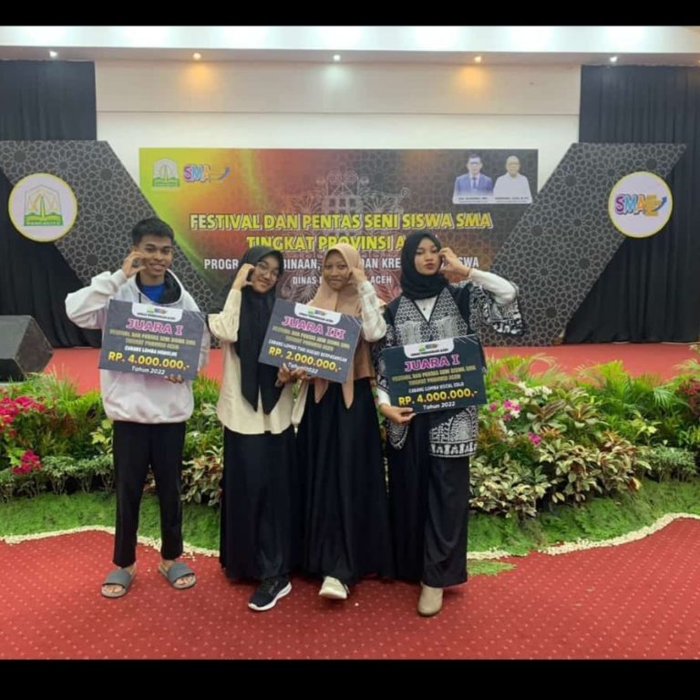 Monolog dan Vokal Solo Juara 1, Tari Kreasi Juara 3 Festival dan Pentas Seni Siswa SMA