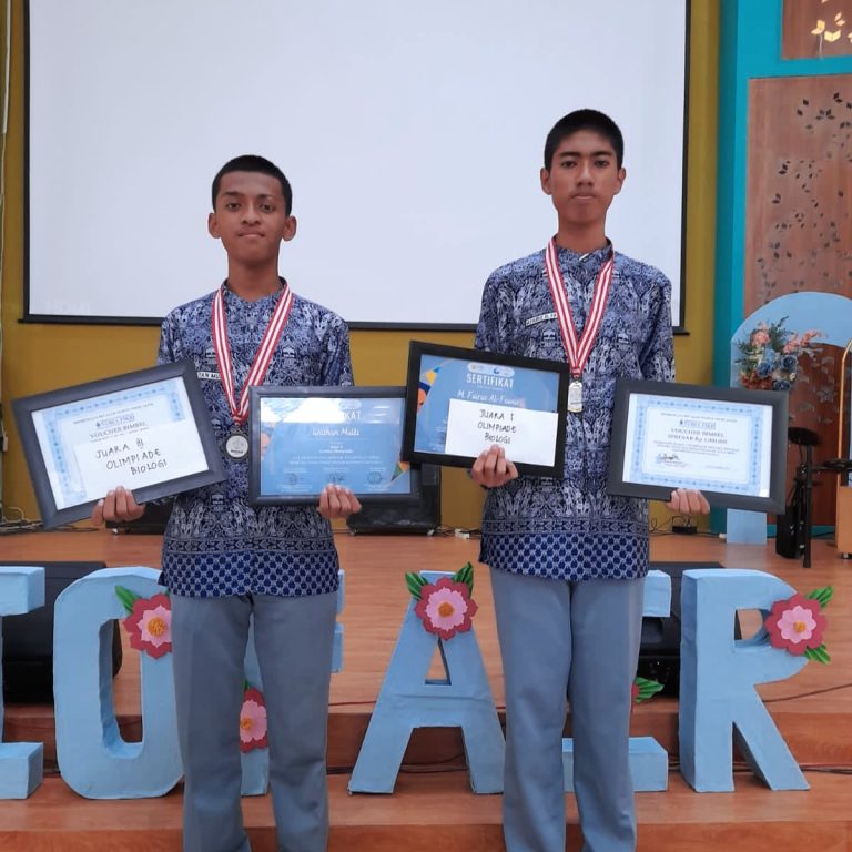 Fairuz dan Wathan Juara 1 dan 3 Olimpiade Biologi