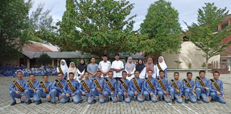 Pengurus OSIS SMAN Modal Bangsa Periode 2023/2024 dilantik Kepala Sekolah