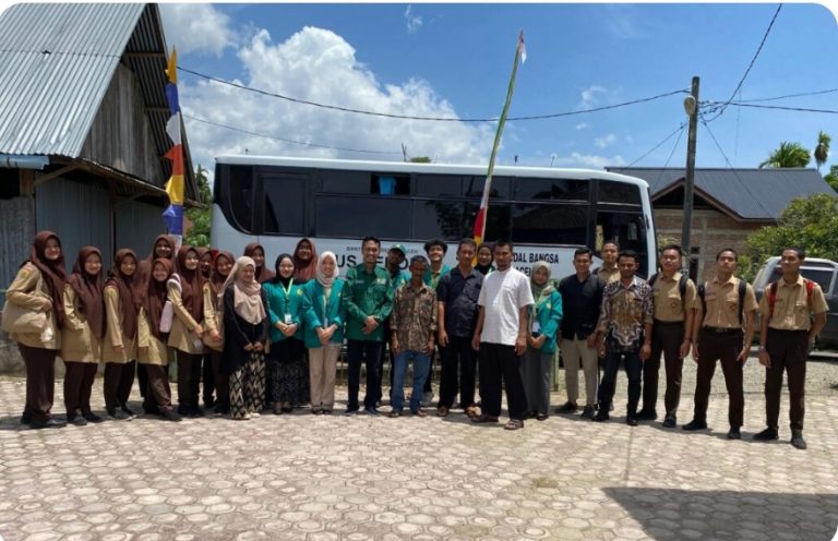 Jelang Launching Sentra Janeng, Siswa SMA Modal Bangsa Tinjau Aktivitas KKN USK di Riting Indrapuri